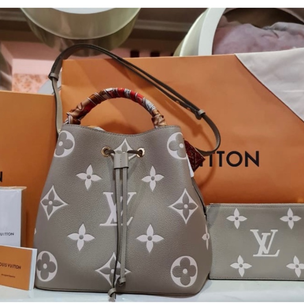 Authentic Louis Vuitton Neo Noe MM Bicolor Monogram Empreinte